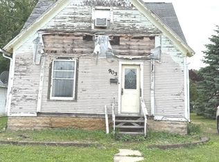 903 S Division Ave, Polo, IL 61064