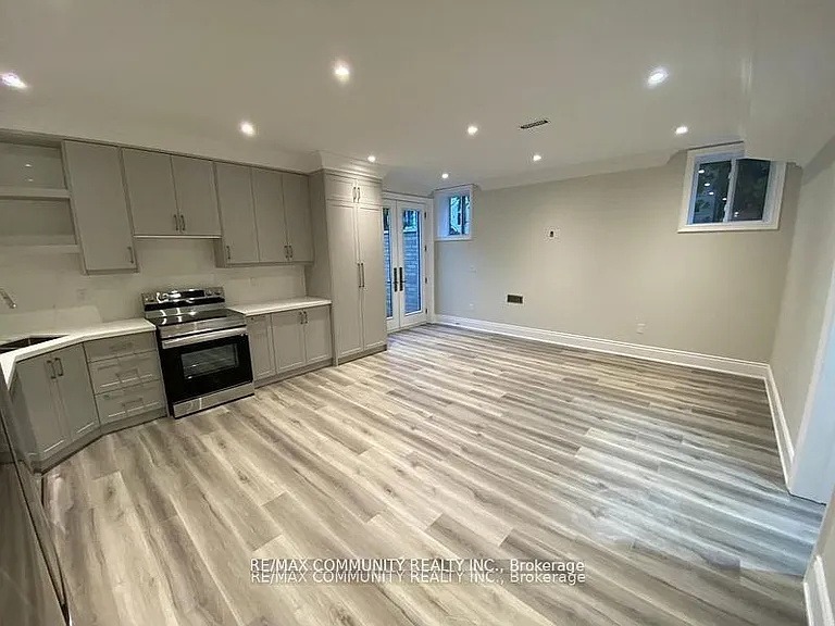 118 Queen St — Photo 3