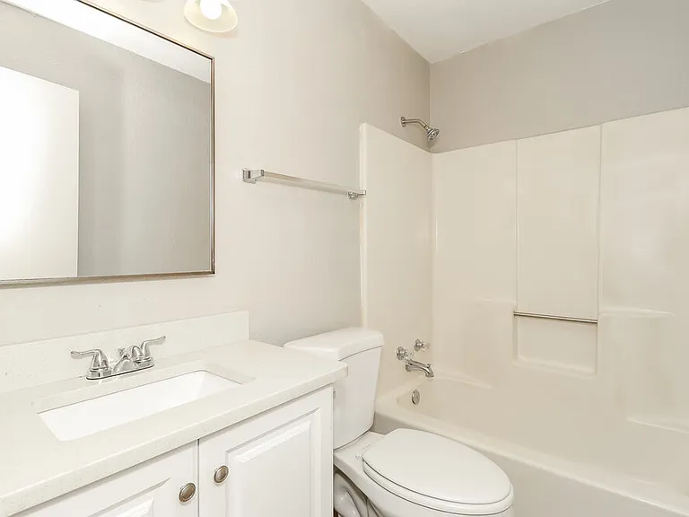 721 Oak Grove Ln — Photo 18