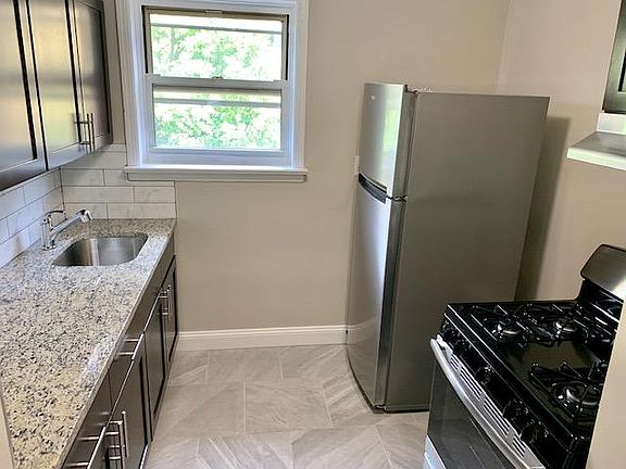 2nd image of 139 Halsted St APT 2F