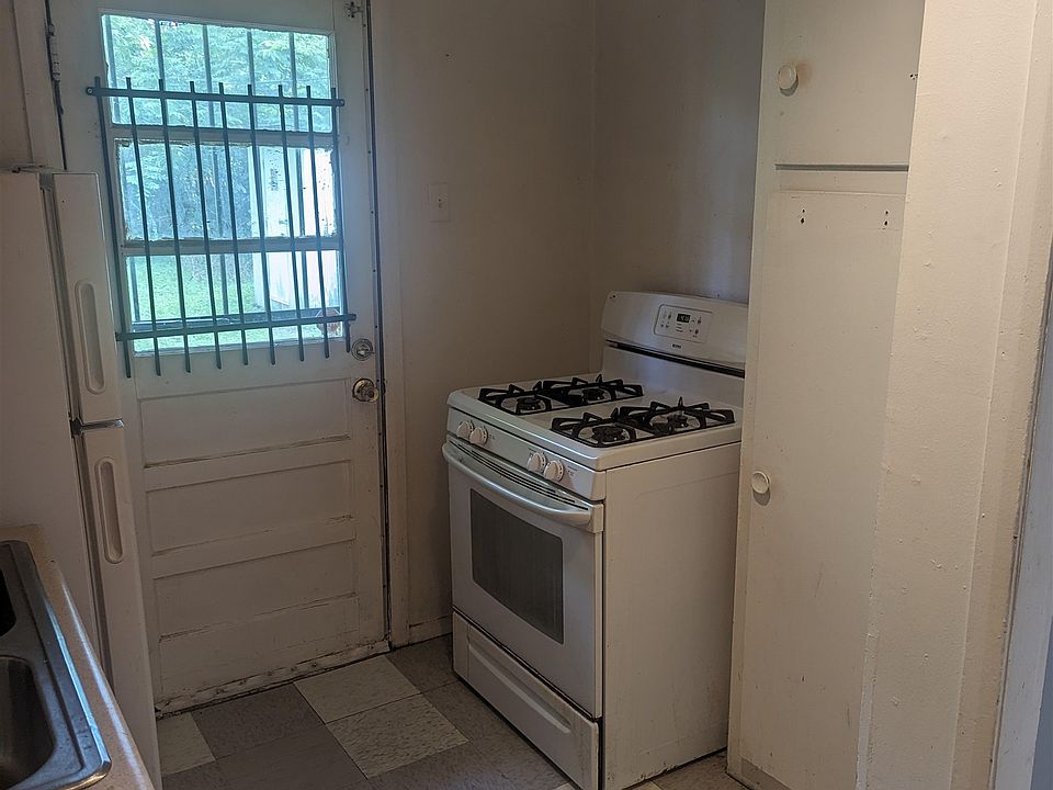 2nd image of 2947 Brewer Ave