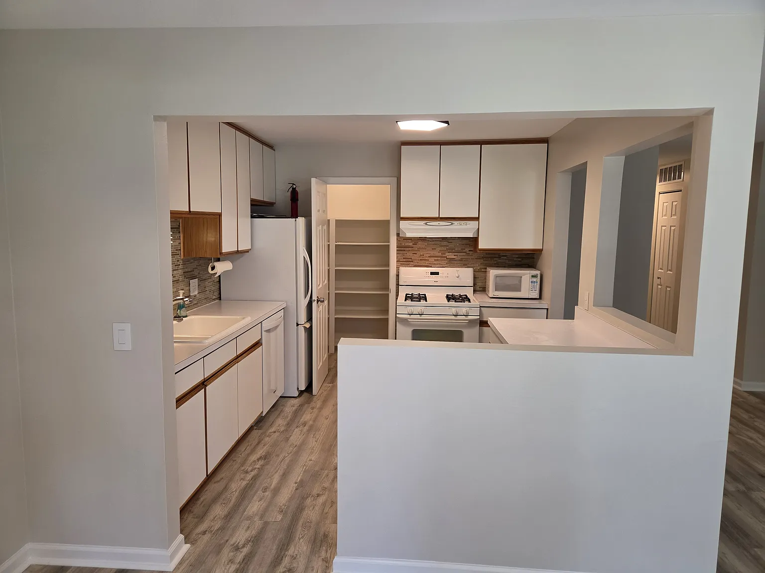 2 bed, 1200 sqft, $2,400 — Photo 3