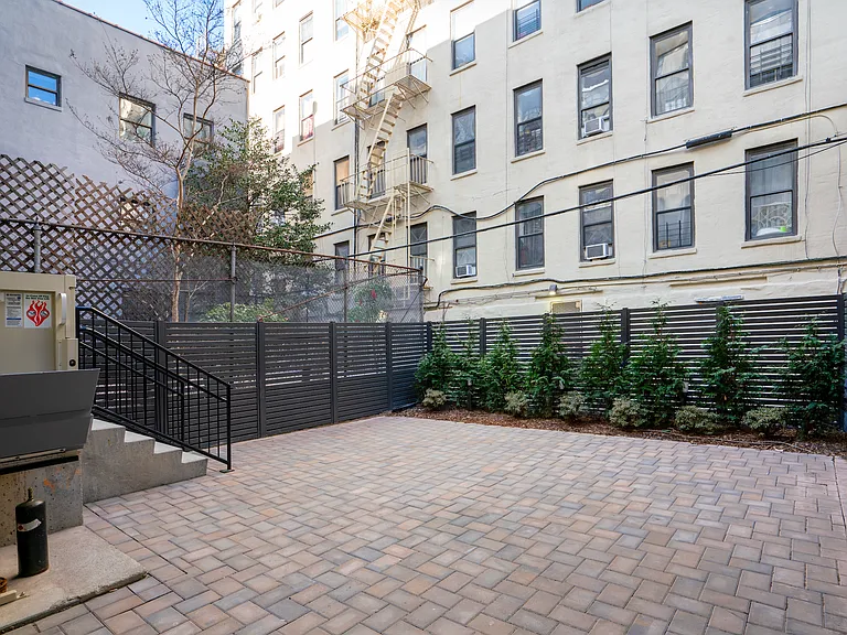 645 E 9th St #PHB — Photo 10