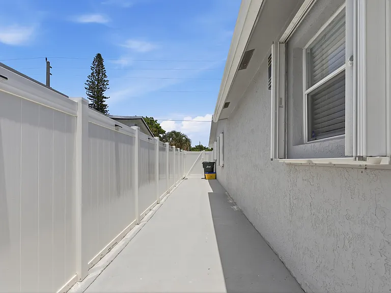 128 NW 10th Ave — Photo 39