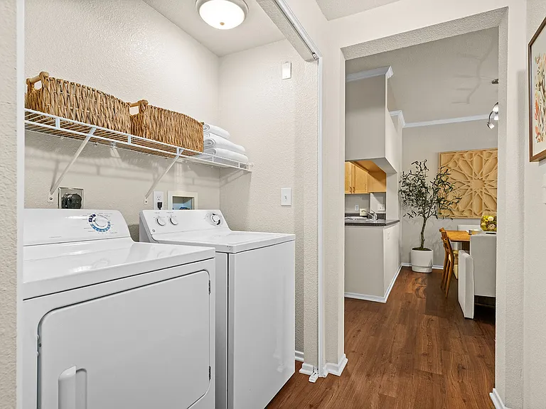 Hills of Valencia Apartments — Photo 21