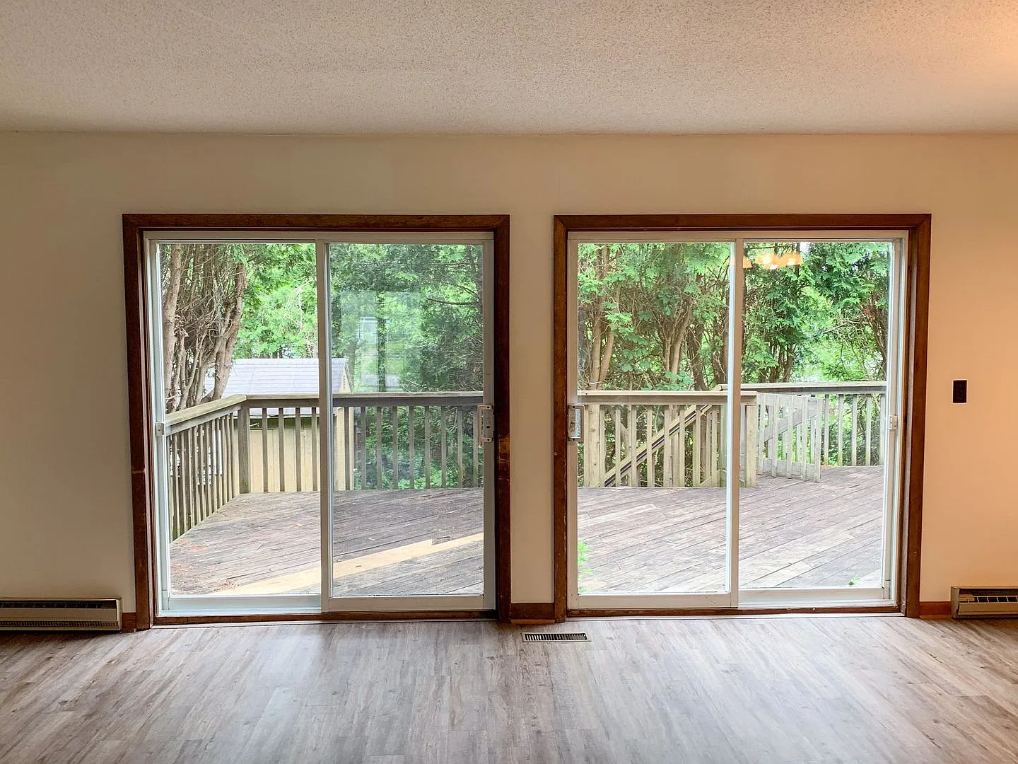 5 bedroom, 2 bathroom house (238 Spear St) — Photo 4