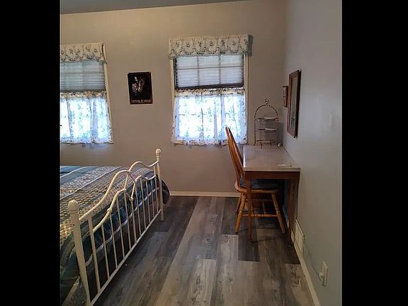 3rd image of 914 SW 30th St