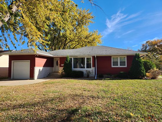 902 Clausen Ave, Albert Lea, MN 56007