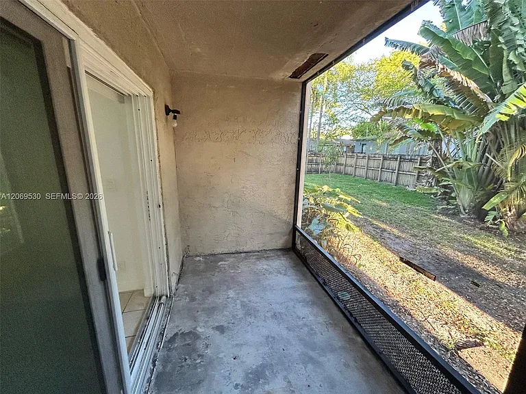 815 SW 30th St #J — Photo 50