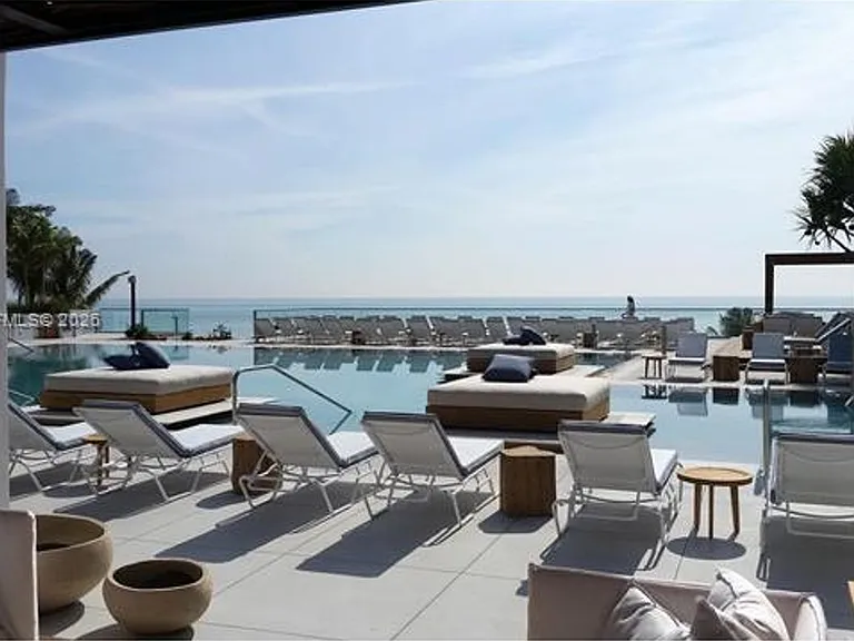 2301 Collins Ave #1507 — Photo 35