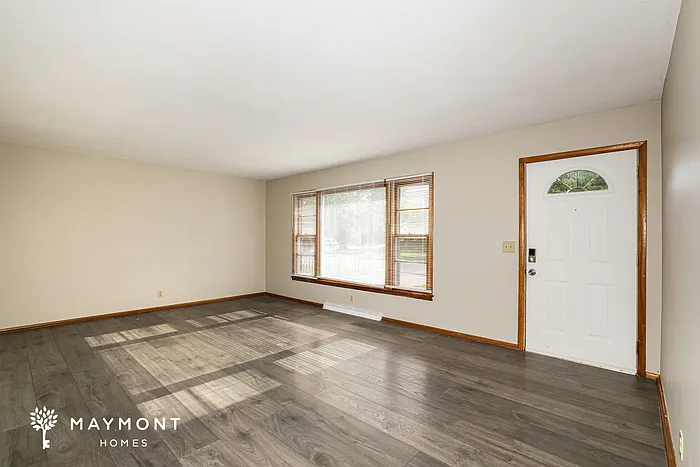 429 Brookside Ln — Photo 4