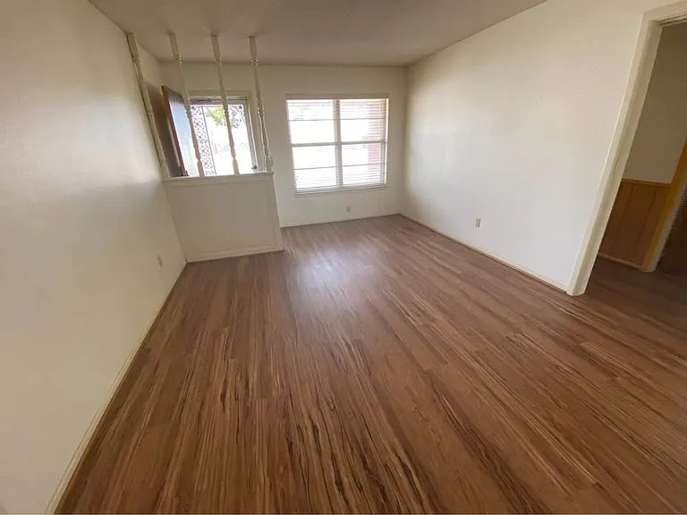 5711 SW 37th Ave — Photo 8