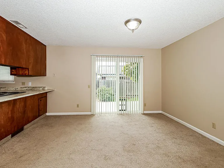 517 Debbie Dr — Photo 9