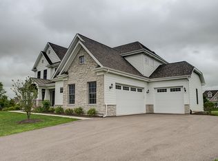 39W829 Kellar Sq, Geneva, IL 60134