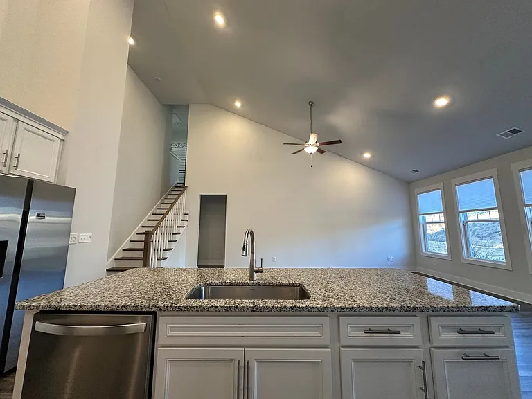 521 Robinwood Pl — Photo 16