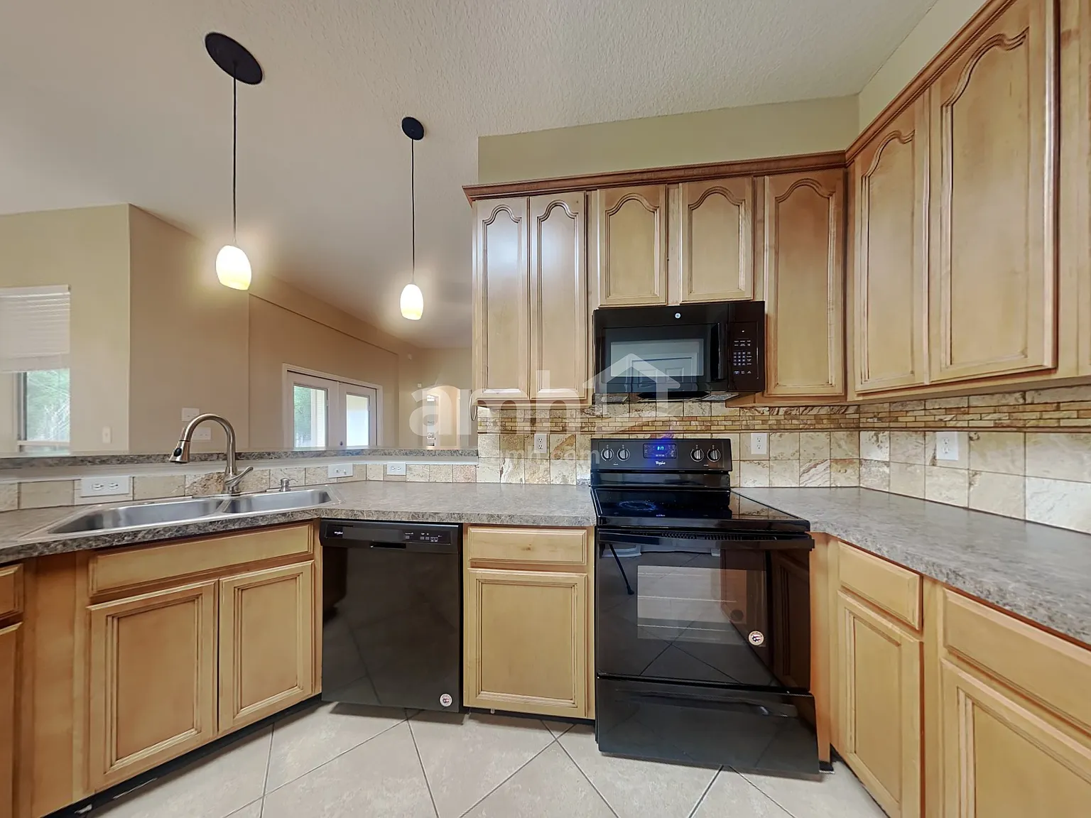 4 bed, 3.0 bath, 2261 sqft, $2,395 — Photo 3