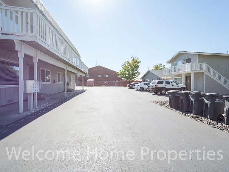 108 SE 6th St — Photo 35
