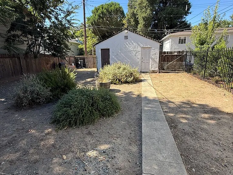 2308 N St — Photo 11