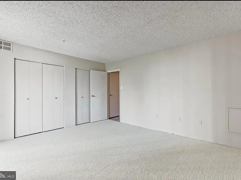 5300 Holmes Run Pkwy #319 — Photo 14