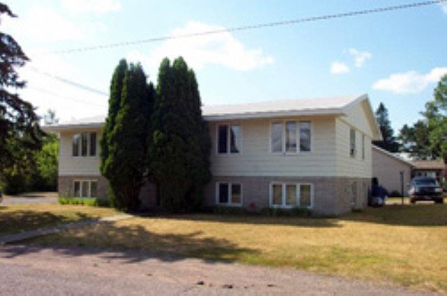 2nd image of 100 + 104 Knollwood Dr