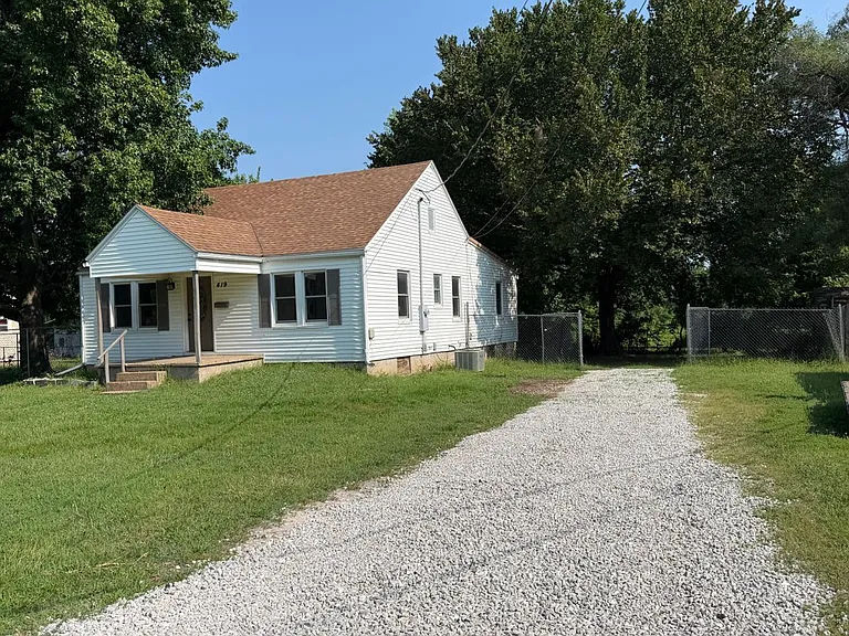 419 E Summit St — Photo 14
