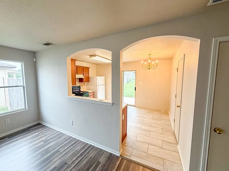 2909 Blackburn Dr — Photo 5