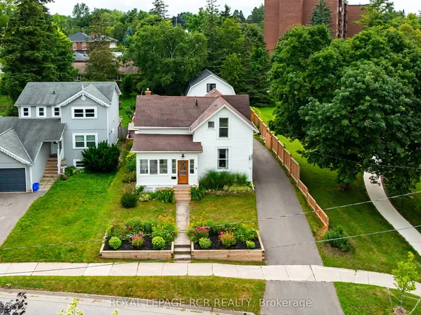 22 John St, Orangeville, ON L9W 2P1