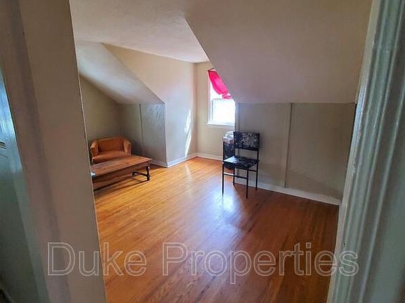 4th image of 183 Rockview Ter #Up