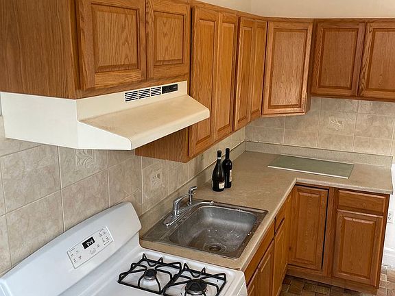 3rd image of 69 Grand St APT 3