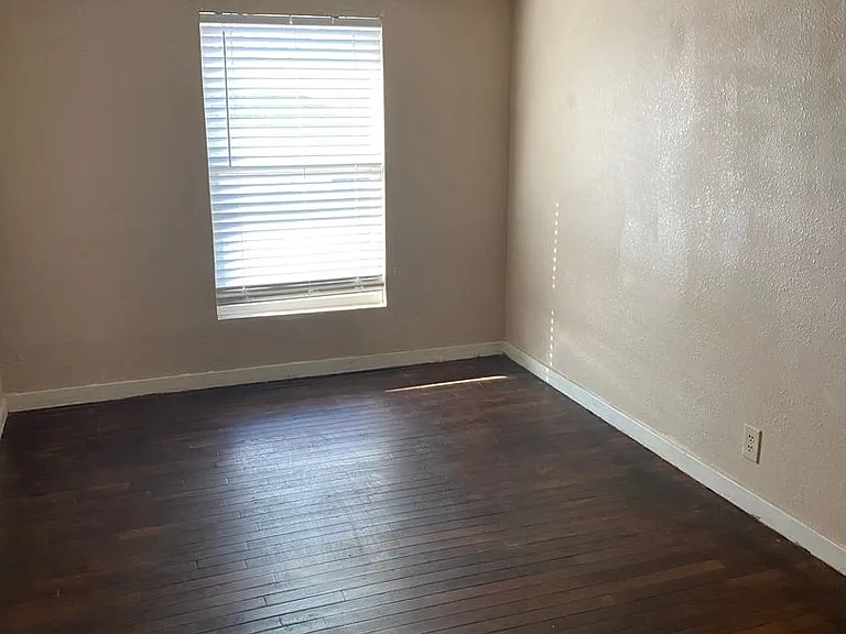 202 W Tilden St — Photo 5