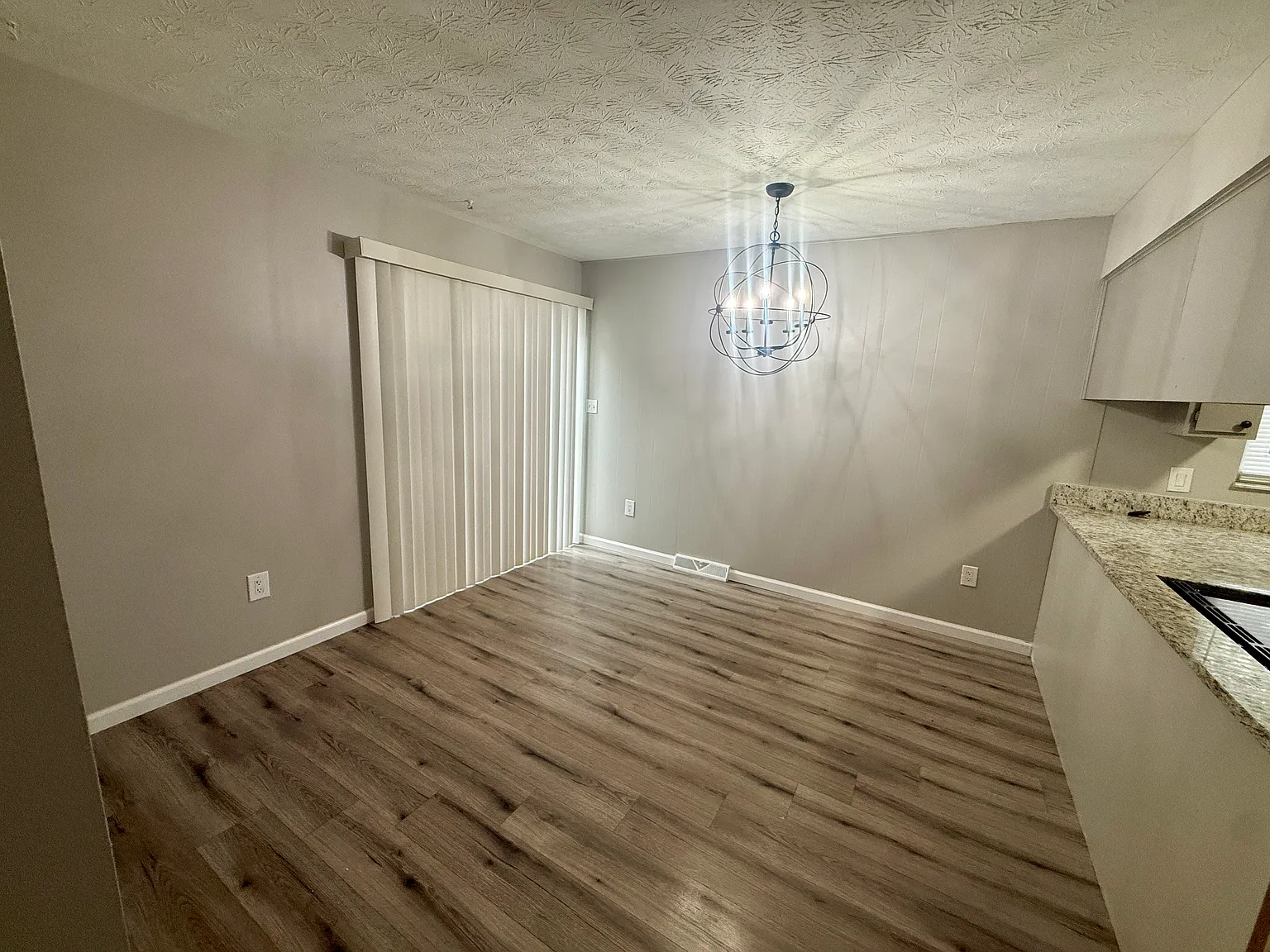 3 bed, 1254 sqft, $1,895 — Photo 4