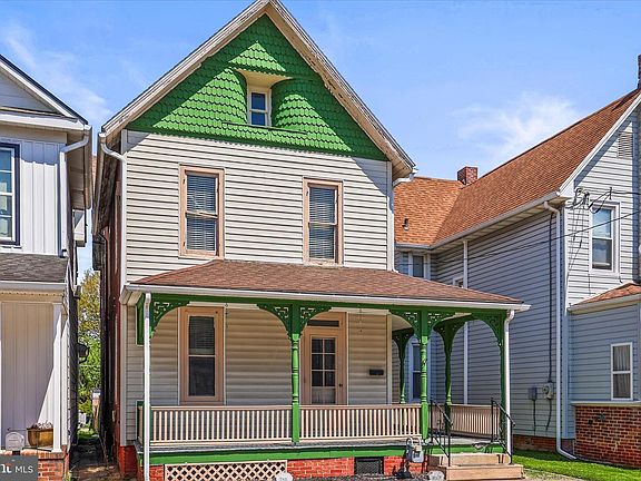 3rd image of 220 Locust St
