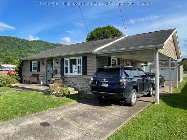 90 W 34th St, Belle, WV 25015