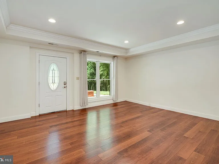 Carlynn Dr — Photo 1