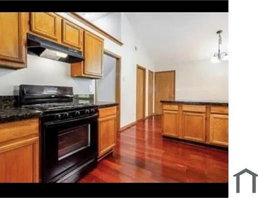 520 Paris Dr — Photo 6