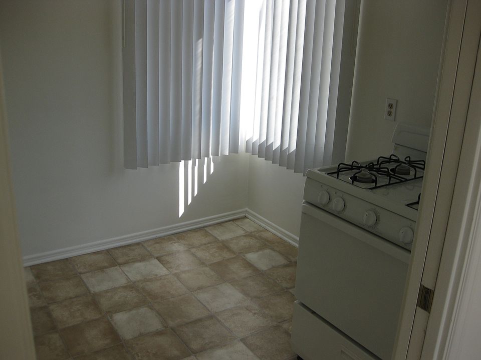 1st image of 14707 1/2 Burbank Blvd
