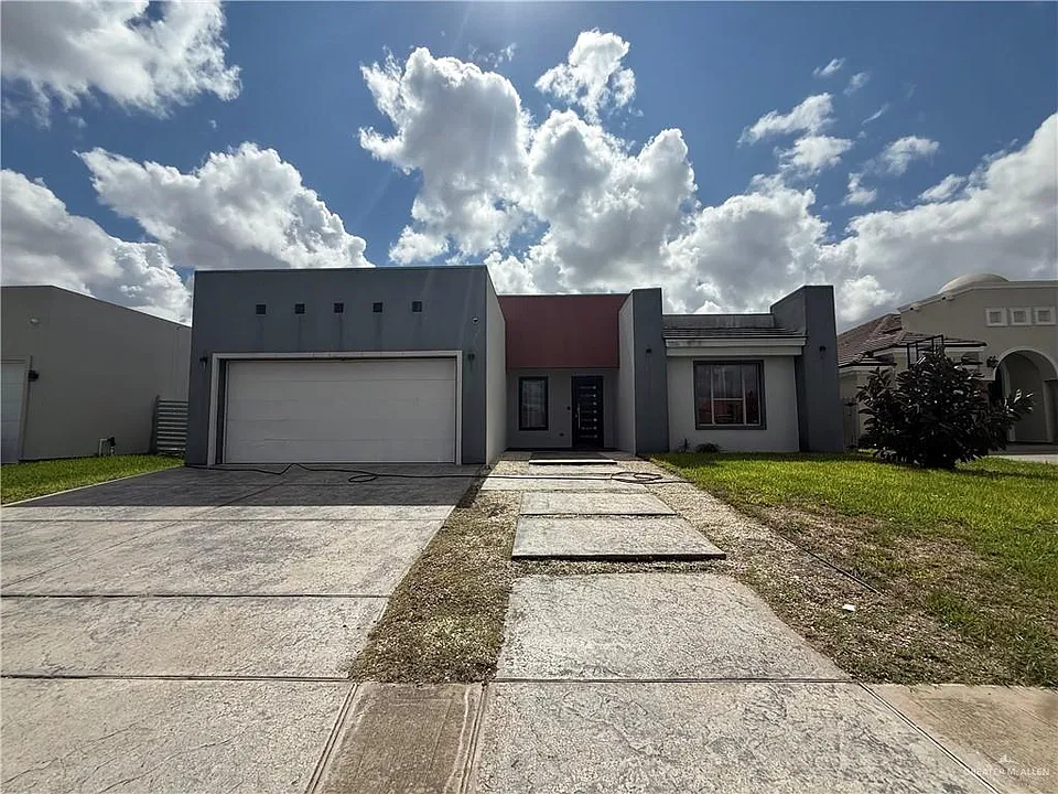 1316 E Balboa Ave