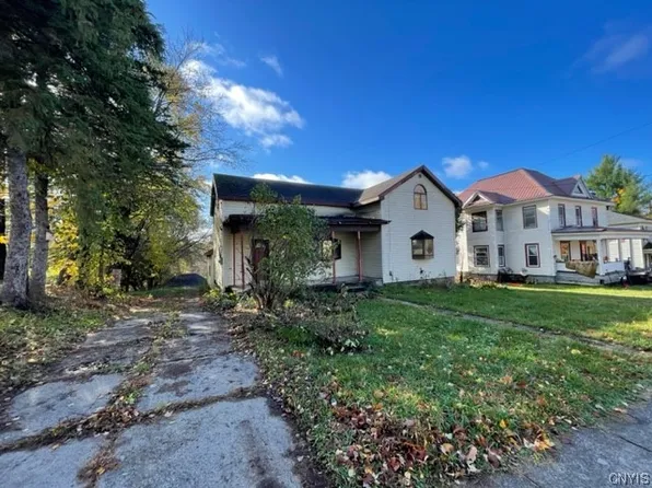 37 Mechanic St, Antwerp, NY 13608