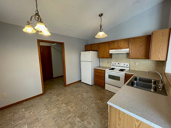 5th image of 1702 Clover Dr