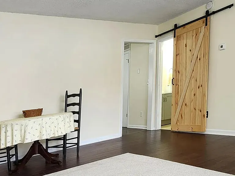 800 Fargo St #B1 — Photo 8