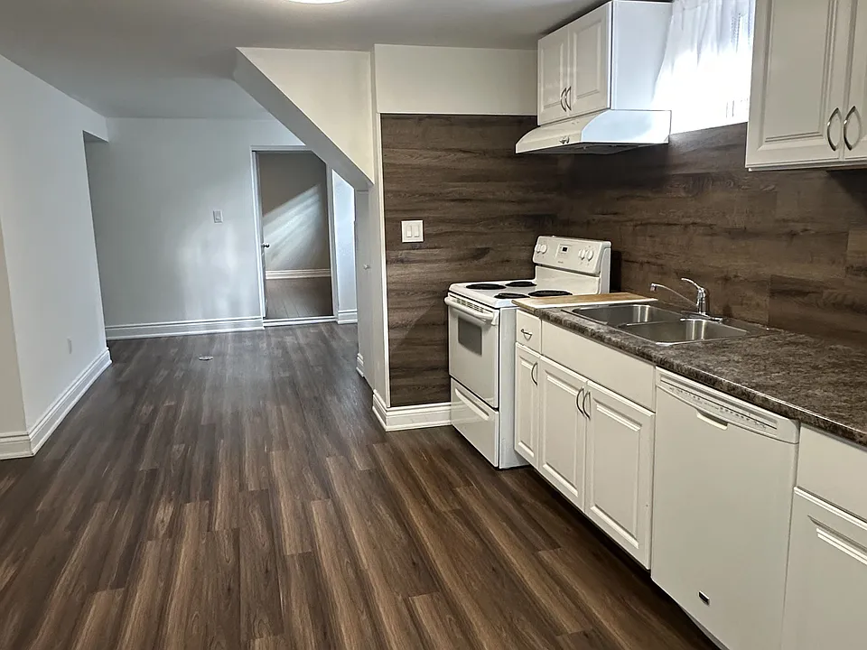 1590 Coram Cres #BASEMENT