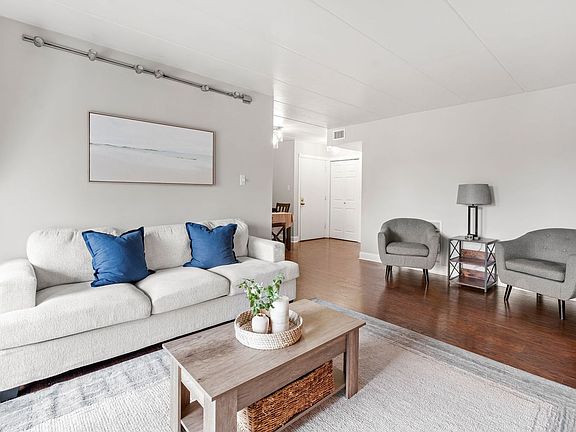 4th image of 7501 175th St APT 21