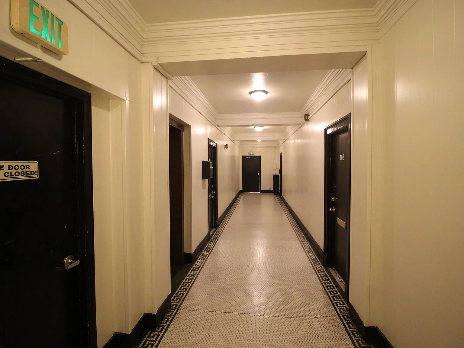 Avon Apartments — Photo 2