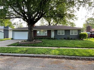 1912 SW Navajo Ln, Topeka, KS 66604