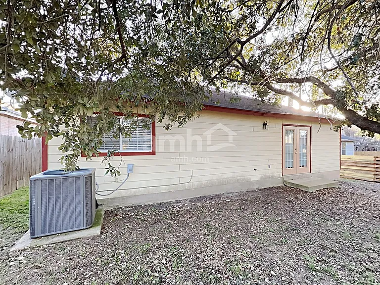 10339 Manor Crk — Photo 18
