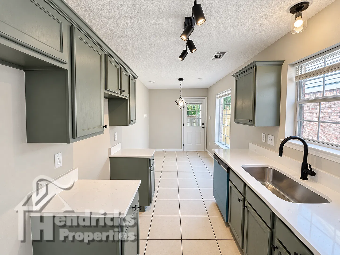 3 bed, 2.5 bath, 1366 sqft, $1,550 — Photo 3