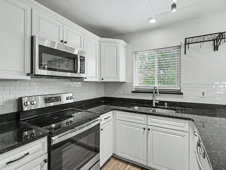 862 London Green Way — Photo 7