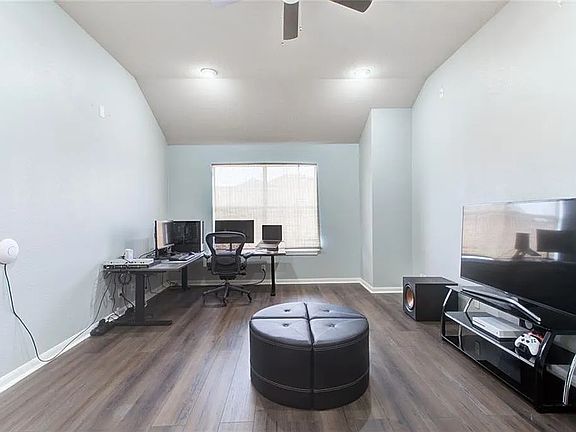 2nd image of 20540 Farm Pond Ln