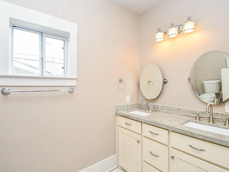 1307 Walton St — Photo 21