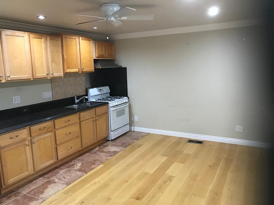 L/R - Kitchen